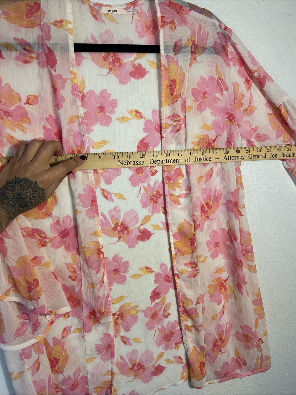 Mi Ami Francesca’s Floral Kimono Cardigan M Pink Sheer Chiffon Ruffle Sleeve - Picture 6 of 8